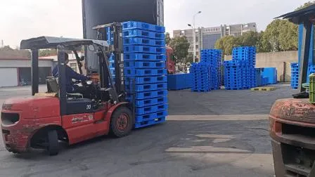 Pallet in plastica per scaffalature industriali per logistica robusta e resistente, con sommità piatta, con rinforzo in acciaio